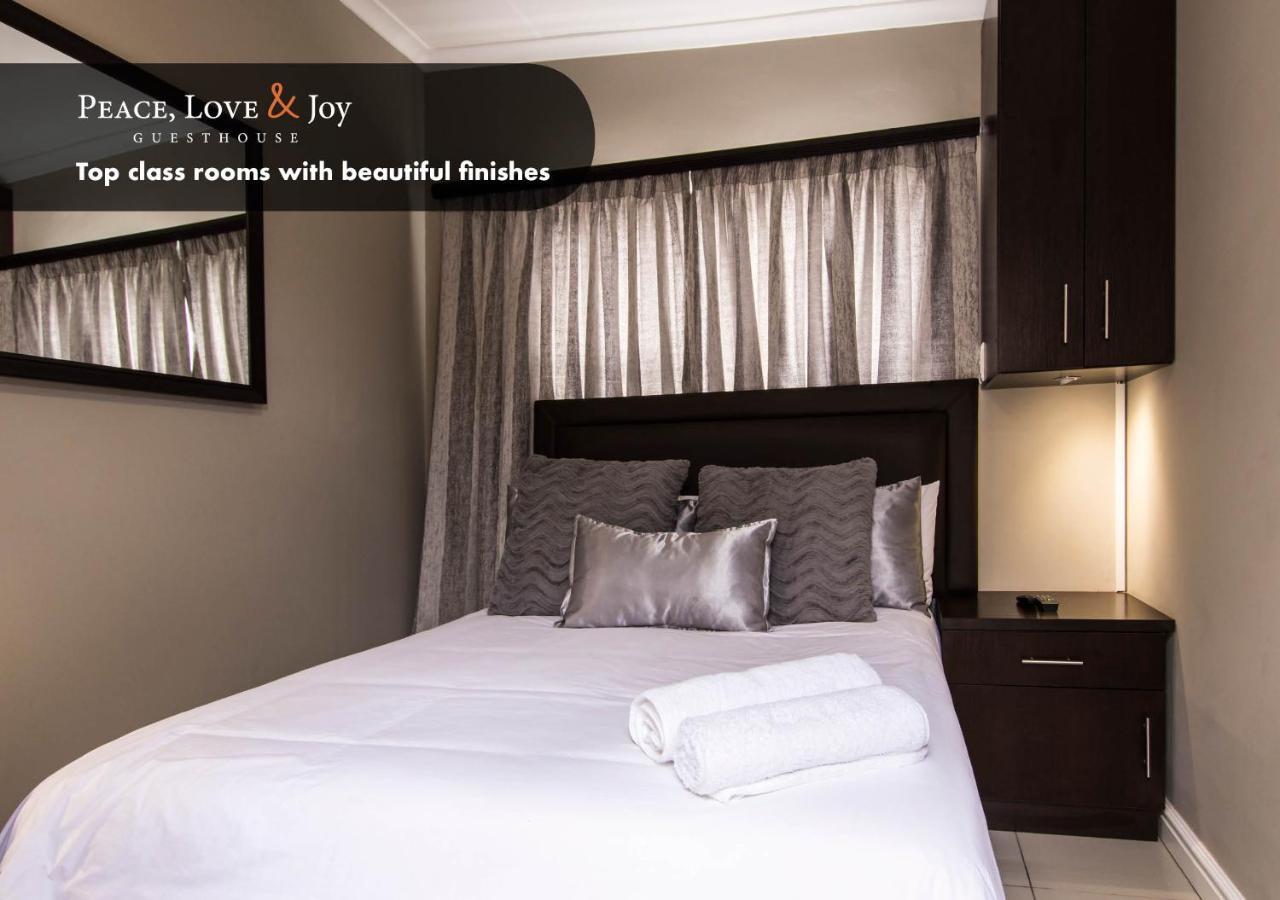 Hotel Peace Love And Joy Self Catering Units à Port Elizabeth Extérieur photo