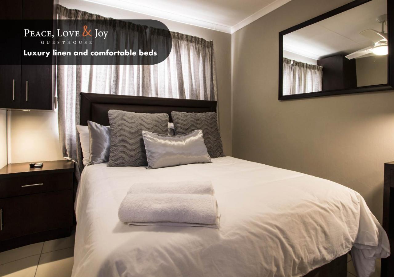 Hotel Peace Love And Joy Self Catering Units à Port Elizabeth Extérieur photo